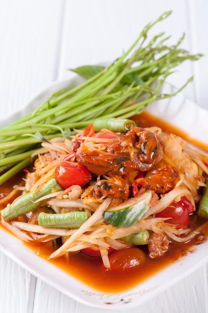 Foto insalata di papaia somtum hoi dong cibo delizioso in thailandia