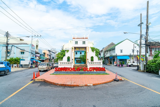 Songkhla Thailand 16 november 2020: Songkla Old Town Hoofdstadspoort tussen Nakhon nok en Nakhon nai Rd. dit is een mijlpaal in Songkhla City, Thailand