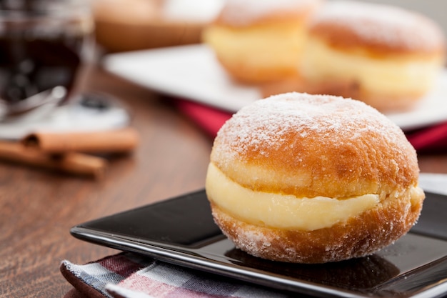 Sonho, una pasticceria tradizionale, prodotta in panetterie brasiliane.