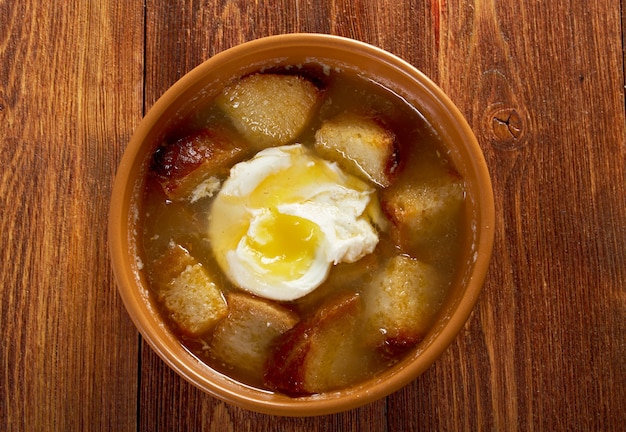 Sopa de ajo, Castiliaanse knoflooksoep