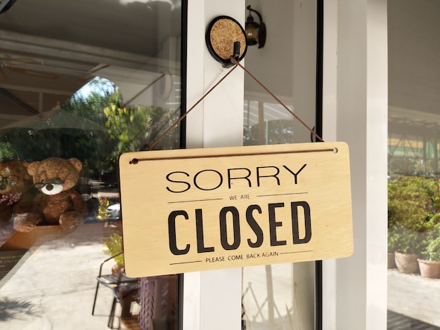 Photo sorry we're closed sign with text