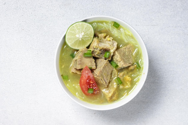 Soto Sapi of Soto Daging, is een Indonesische speciale soep gemaakt van runderbouillon met vleeskotelet.