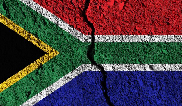 中間国の分割された概念を介して亀裂のある南アフリカの旗