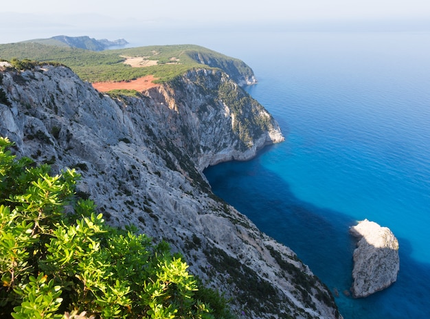 Capo sud dell'isola di lefkada (grecia, mar ionio)