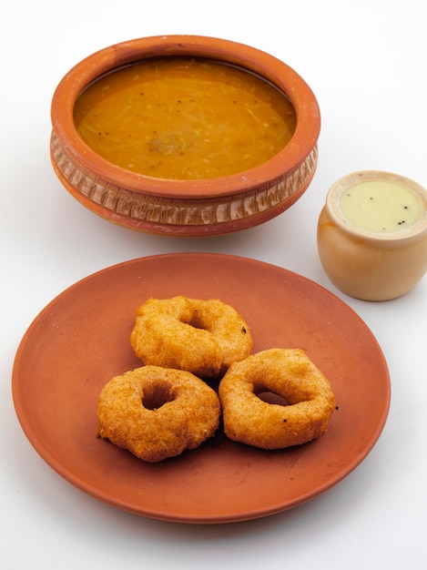 Colazione popolare dell'india meridionale vada, sambar o chutney