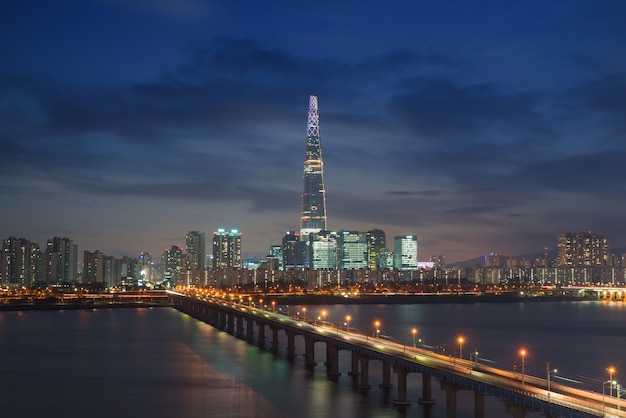 Skyline della corea del sud di seoul, la migliore vista della corea del sud con il centro commerciale mondiale lotte a jamsil.