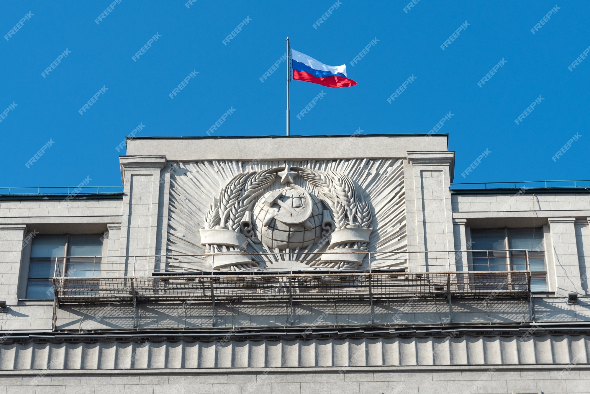 Premium Photo | Soviet Coat Of Arms On The Wall On Top Of The State Duma  Building In Moscow