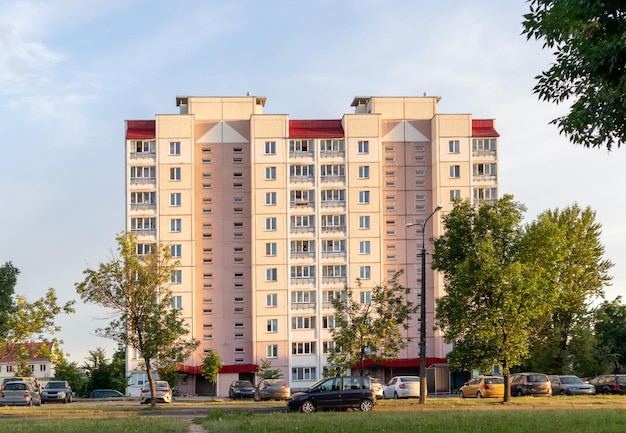 Photo soviet highrise building house condominium in cozy town street view landscape old city house on sunset