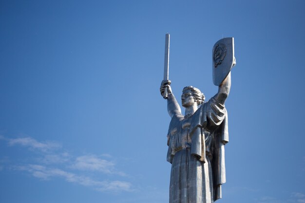 Фото Советский памятник родина-мать в центре киева