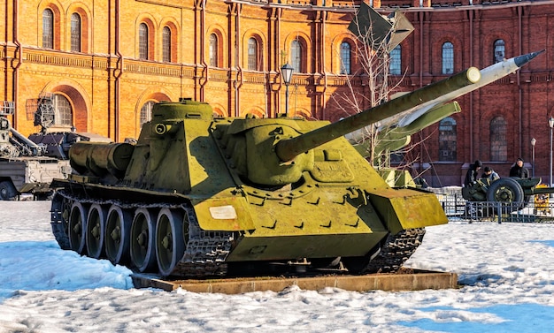 Sovjet 100 mm zelfrijdende artillerie-installatie SU 100