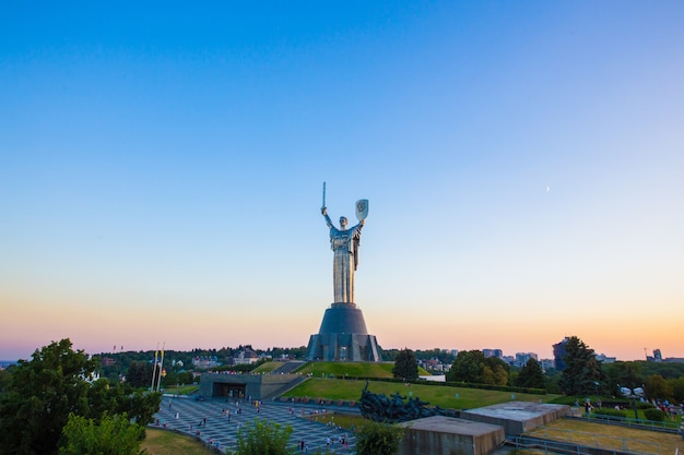 Sovjetmonumentenmoederland in het centrum van Kiev