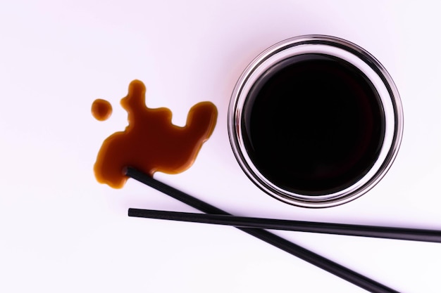 Photo soy sauce and soy sauce splash on white background. flat lay.