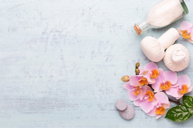 Spa aromatherapie achtergrond, plat leggen van verschillende schoonheidsproducten
