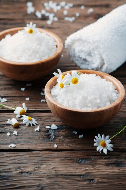 Spa-behandeling met zout en daisy