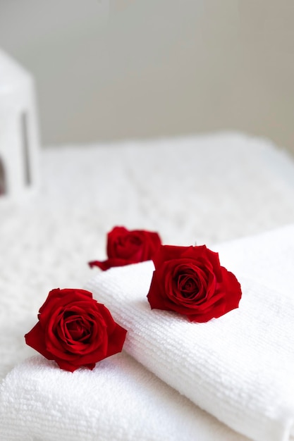 Foto spa- en wellness- of schoonheidssalon romantisch ontspanningsconcept valentijnsdag kopieerruimte