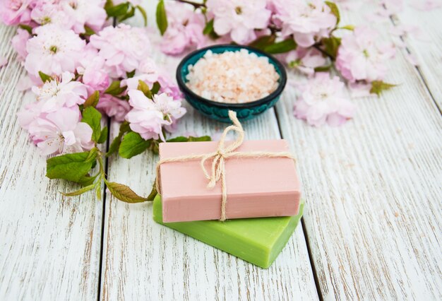 Foto prodotti termali con fiori di sakura