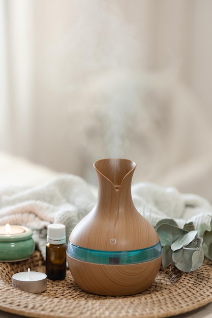 Spa-samenstelling met aroma-olie-diffusorlamp op een onscherpe achtergrond