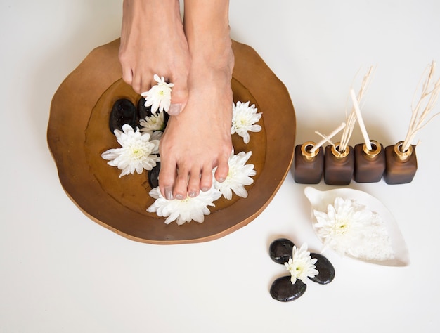 Foto trattamento spa e prodotto per piedi femminili e spa mani, thailandia
