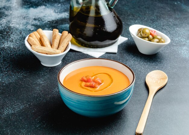 Spaanse Salmorejo Cordobes op tafel