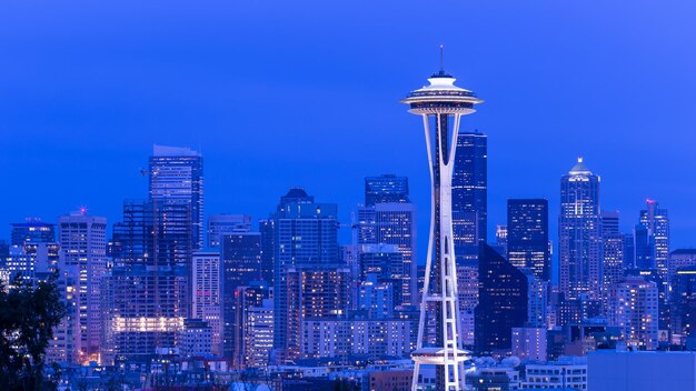 Foto l'ago spaziale vista dello skyline di seattle da kerry park