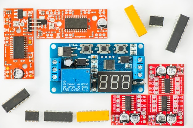 Parti spaziali microprocessore e microchip sfondo e consistenza di parti elettriche