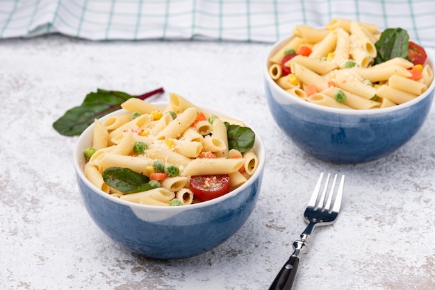 space pasta met groente en kaas