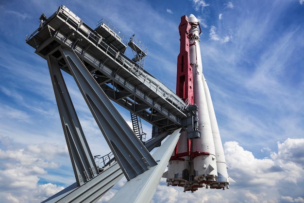 Photo space rocket on launch pad