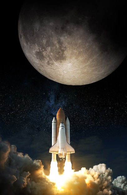 Фото Спейс шаттл взлетает на луну.