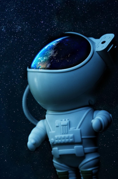 Photo a spaceman with a planet on his head