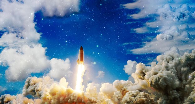 Volo dell'astronavelancio della navetta spaziale tra le nuvole nello spazio esterno spazio scuro con stelle sullo sfondo elementi di questa immagine forniti dalla nasa