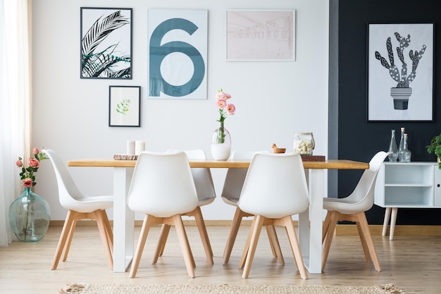 Photo spacious dining room