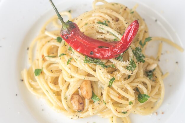 Photo spaghetti aglio olio e peperoncino