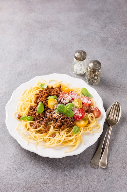 Spaghetti Bolognaise gegarneerd met rundergehakt