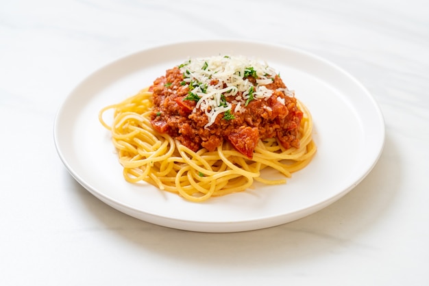 写真 スパゲッティボロネーゼポークまたはミンチポークトマトソースのスパゲッティ-イタリアンフードスタイル