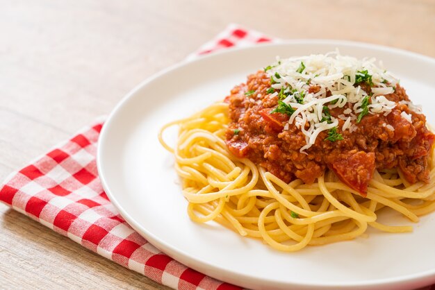 spaghetti bolognese varkensvlees of spaghetti met tomatensaus van gehakt varkensvlees - Italiaanse voedselstijl