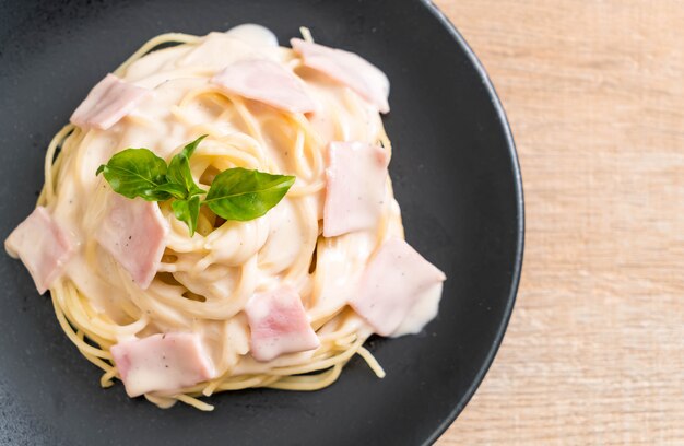 spaghetti carbonara ham