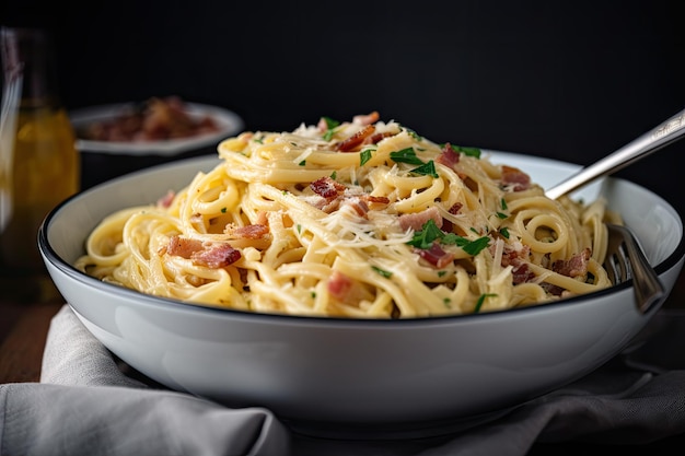 Spaghetti carbonara in witte keramische kom met vork en mes aan de zijkant gemaakt met generatieve ai