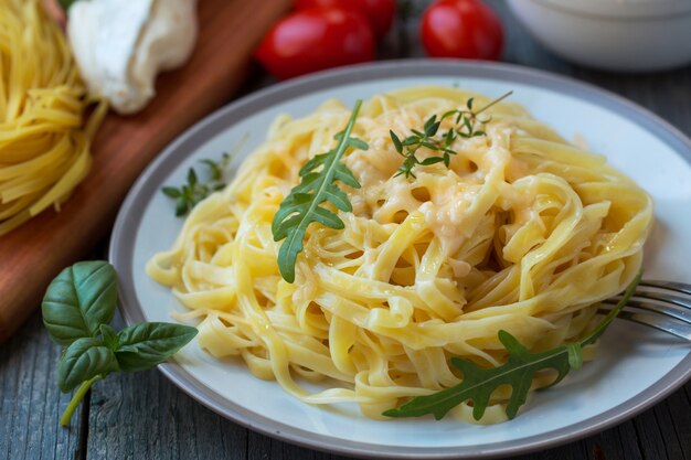 Spaghetti carbonara met camembert kaas