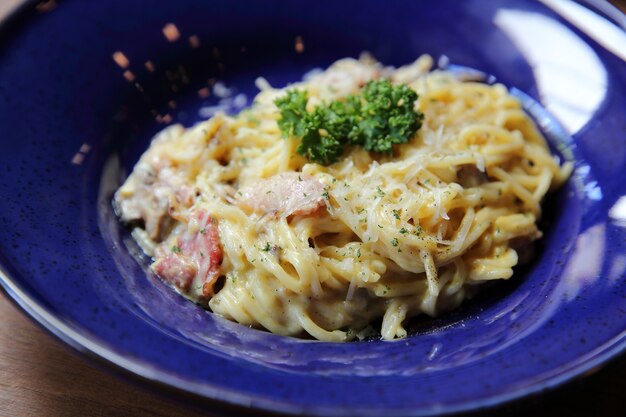 Spaghetti Carbonara met spek en kaas