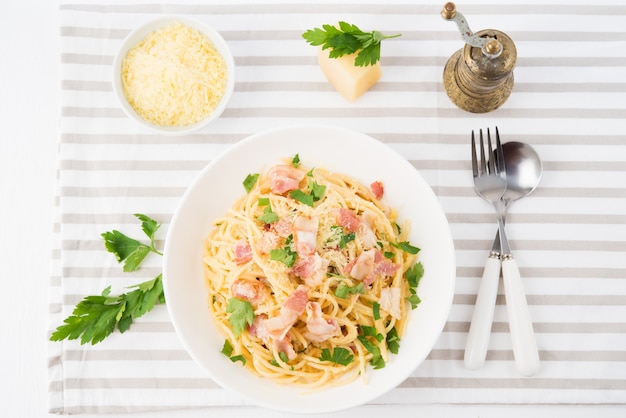 Spaghetti carbonara with bacon