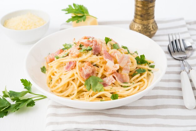 Spaghetti carbonara with bacon