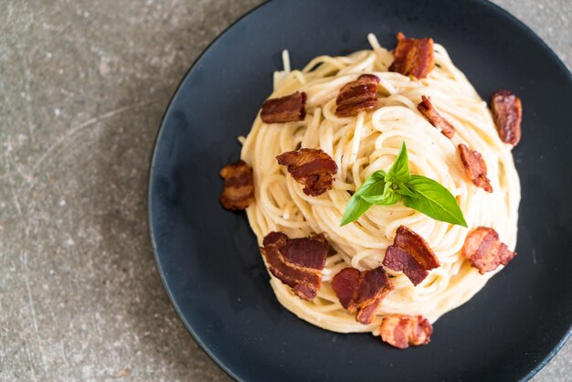 spaghetti cream cheese with bacon