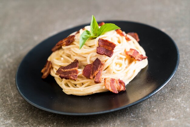 spaghetti cream cheese with bacon