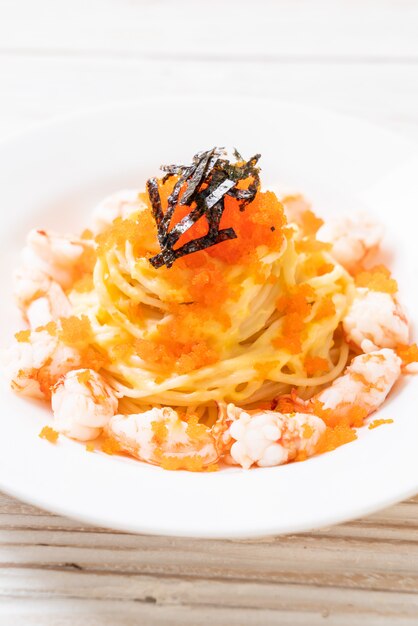 spaghetti creamy with shrimps and shrimp eggs