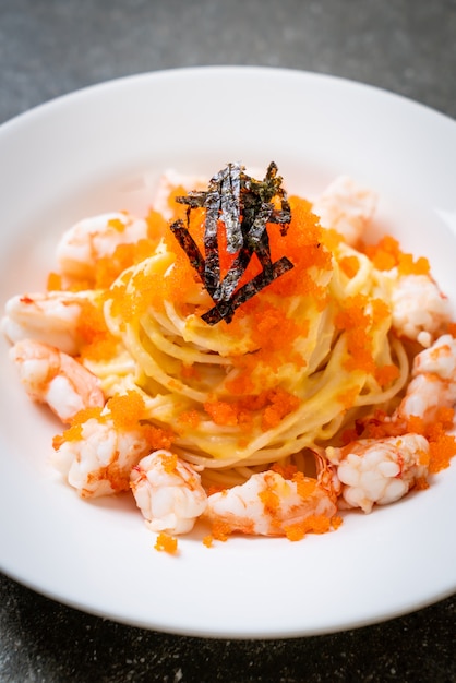 spaghetti creamy with shrimps and shrimp eggs