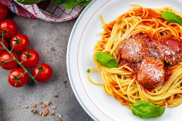 Spaghetti Gehaktballetjes Tomatensaus Pastaschotel Maaltijd Voedsel Snack Op Tafel Kopie Ruimte Voedsel