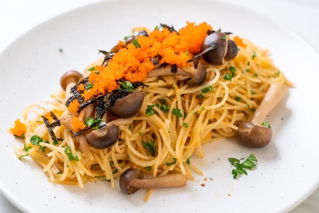 spaghetti met champignons, garnalenei en zeewier