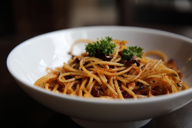 Spaghetti met chili en knoflook, spaghetti peperoncino, Italiaans eten