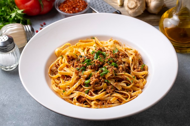 Spaghetti met gehakt in tomatensaus pasta met noedels Turkse noedelpasta Turkse naam Eriste makarna