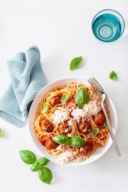 Spaghetti met gehaktballetjes en tomatensaus, Italiaanse pasta